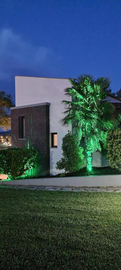 Heaven Luxury Villa Nea Roda Exteriör bild